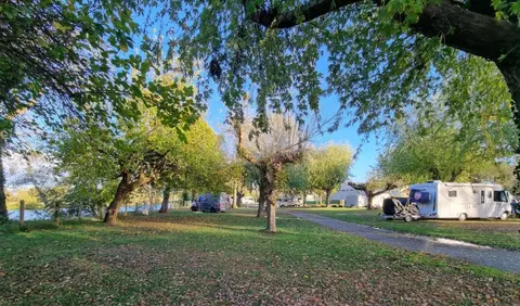 CAMPING de mon Village de Saint-Médard-de-Guizières