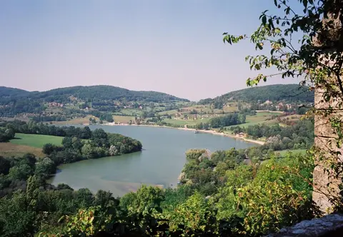 Aire d'accueil de camping-cars du lac du Causse