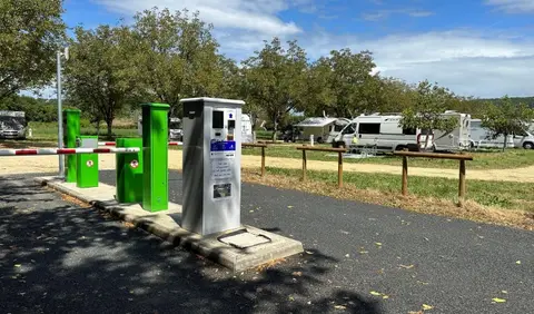 Aire CAMPING-CAR PARK de Vézac, châteaux en Périgord