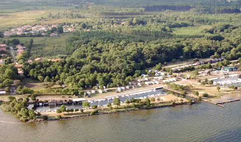 Aire CAMPING-CAR PARK de Gastes