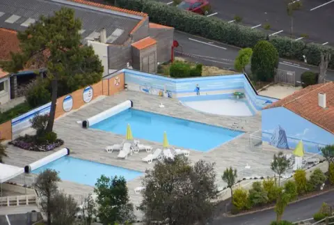 Les Tamaris