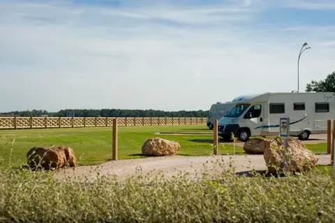 Aire de services pour camping-cars SULLY-SUR-LOIRE