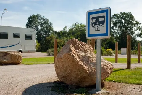 Aire de services pour camping-cars SULLY-SUR-LOIRE