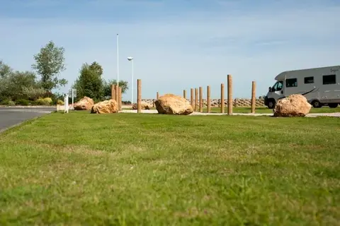 Aire de services pour camping-cars SULLY-SUR-LOIRE