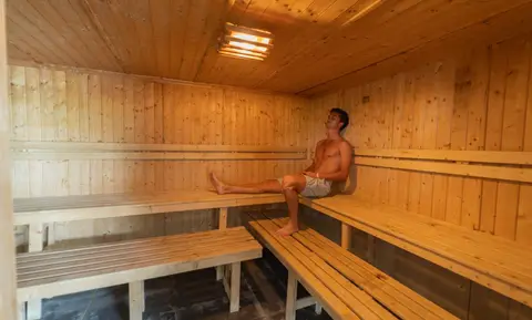 Les Places Dorées