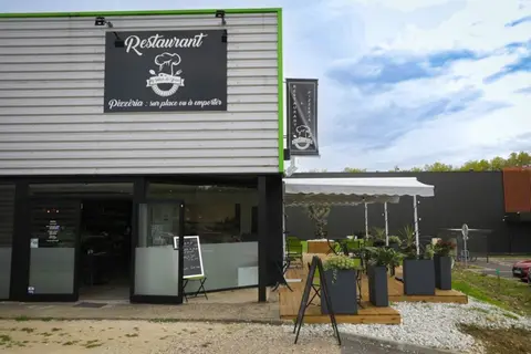 Aire de camping-car Saint-Amant-de-Boixe