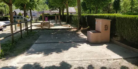 Aire Camping-Car Participative - Villecomtal en Aveyron