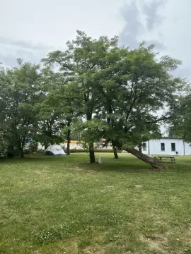 Gadabout Hostel & Camp