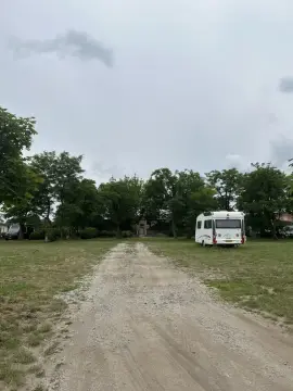 Gadabout Hostel & Camp