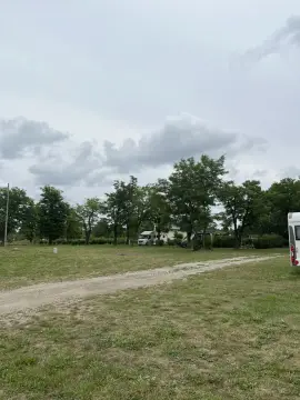 Gadabout Hostel & Camp