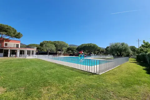 Camping Lacona Pineta