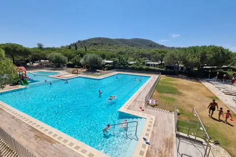 Camping Lacona Pineta