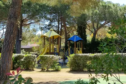 Camping Lacona Pineta