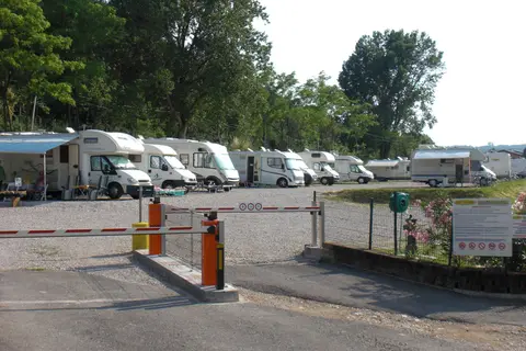 La Spiaggia Area Sosta Camper