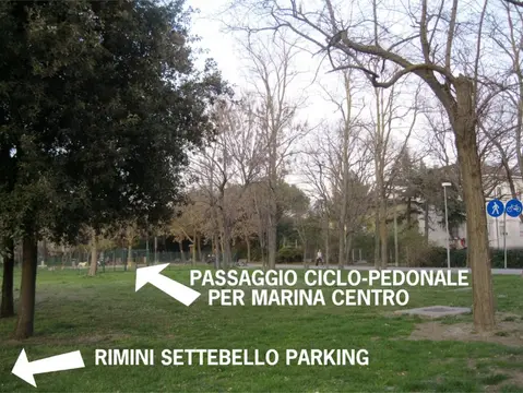 Parcheggio attrezzato in via Roma