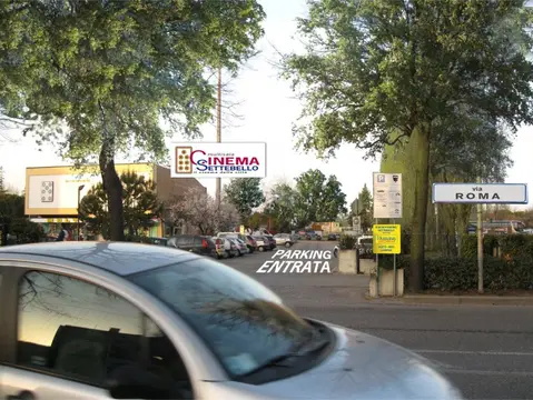 Parcheggio attrezzato in via Roma