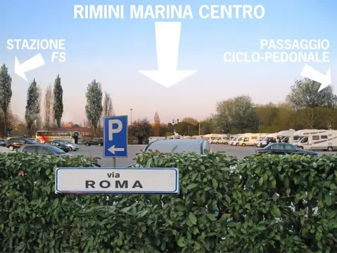 Parcheggio attrezzato in via Roma