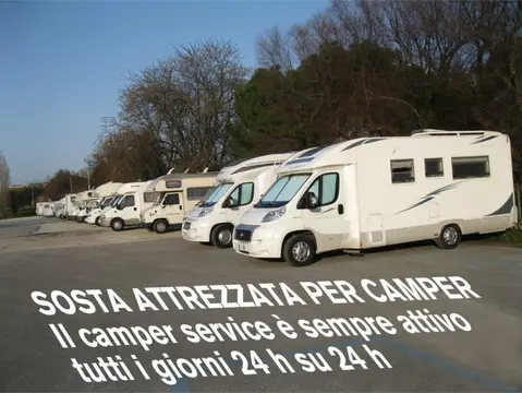 Parcheggio attrezzato in via Roma