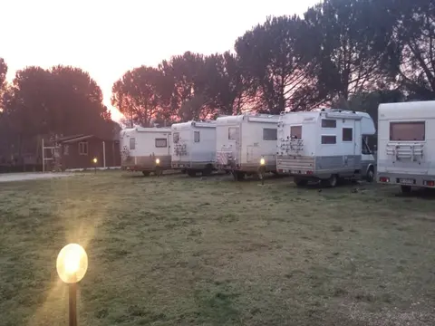 Area sosta Mira Lago Roma Est