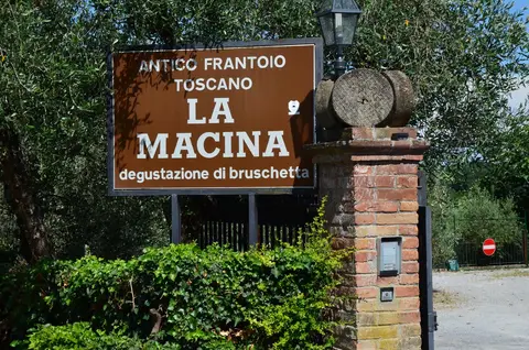 Parcheggio Antico Frantoio Toscano La Macina