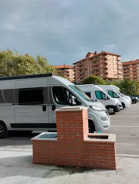 Aparcamiento Autocaravanas en Calle Asturias (Siero)