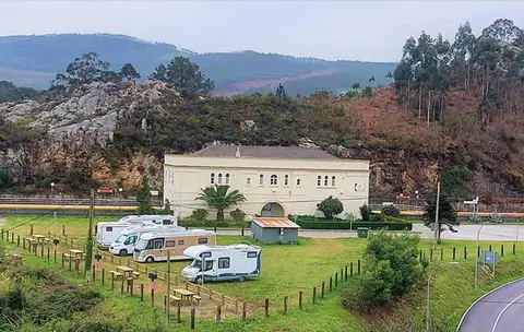 Área de autocaravanas de Luarca