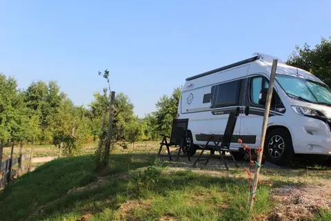 Wohnmobilstellplatz von Neveu