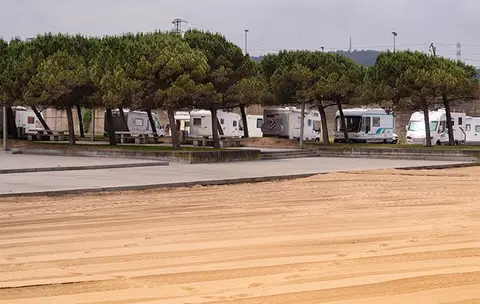 Área autocaravanas Playa de L'Arbeyal (Gijón)
