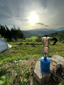 Platz mit Blick auf die Berge