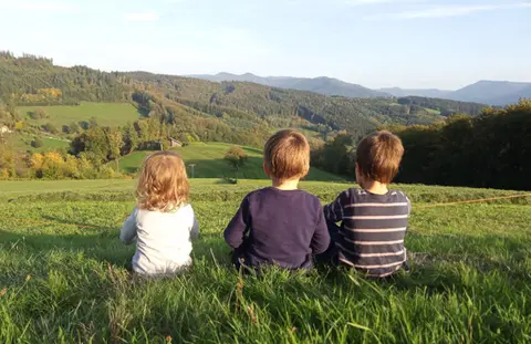 Platz mit Blick auf die Berge