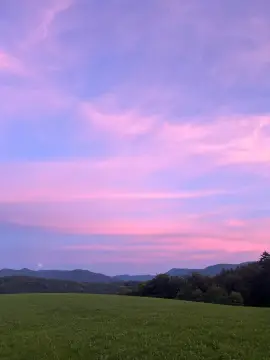 Platz mit Blick auf die Berge