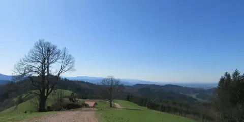 Platz mit Blick auf die Berge