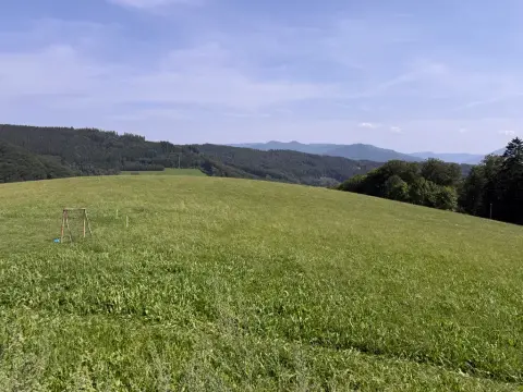 Platz mit Blick auf die Berge