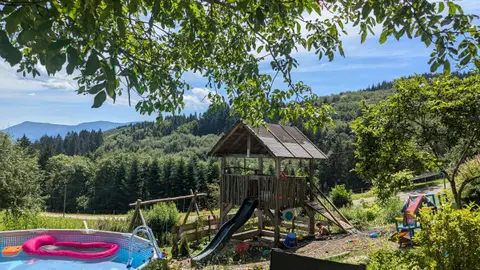 Platz mit Blick auf die Berge