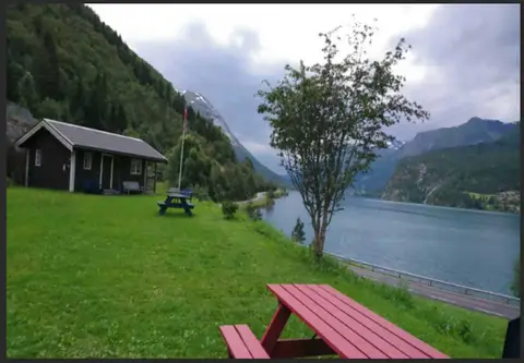 Holmevik Camping og Hytter