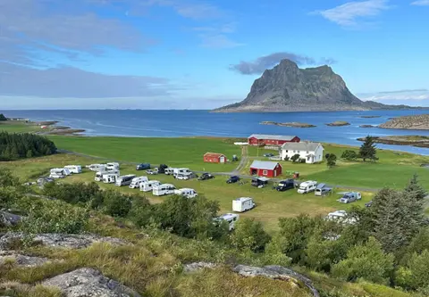 Basecamp Vega