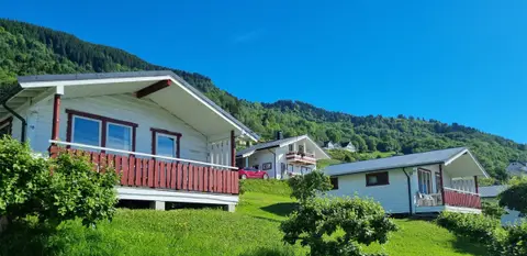 Systrond Motell, Hyttesenter og Camping