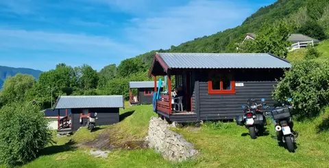 Systrond Motell, Hyttesenter og Camping