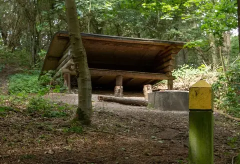 Shelters bag stavkirken
