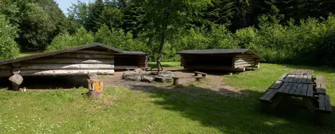 Shelters bag stavkirken