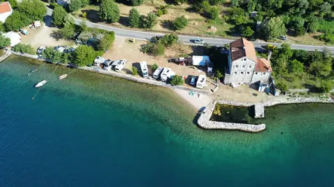 Auto Kamp Lara