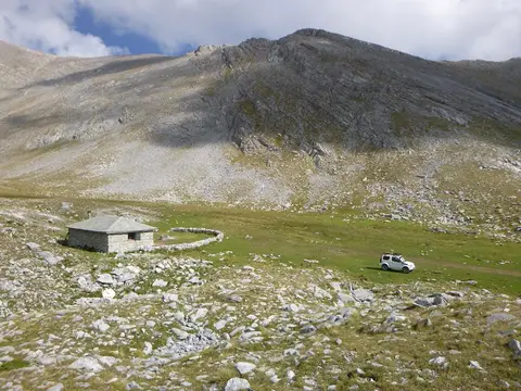 Overland Greece Lodge