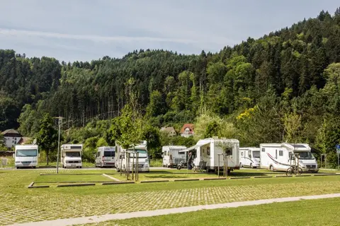 Wohnmobilstellplatz im Sportpark Zell