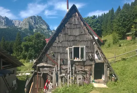 8€