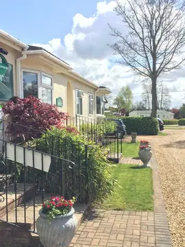 Lamb Cottage Caravan Park