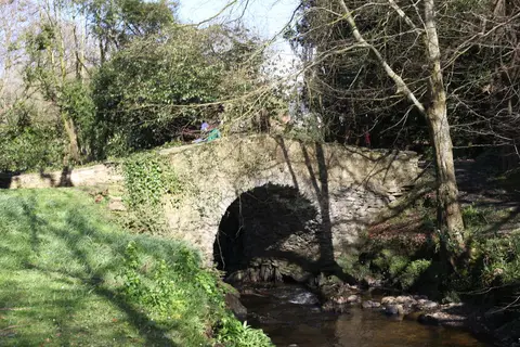 Moville Boutique Hostel Campground