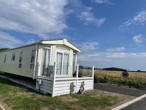 Red Roses Caravan Park