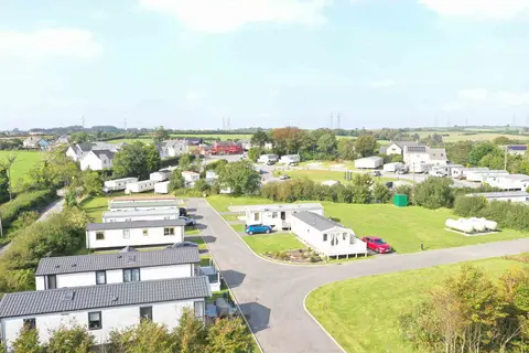 Red Roses Caravan Park