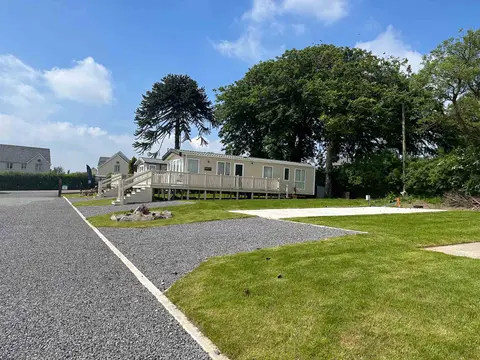Red Roses Caravan Park