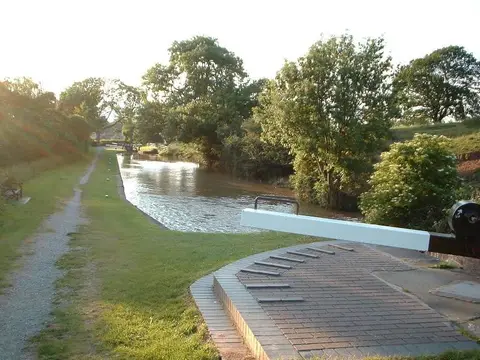 Canalside Caravan Park